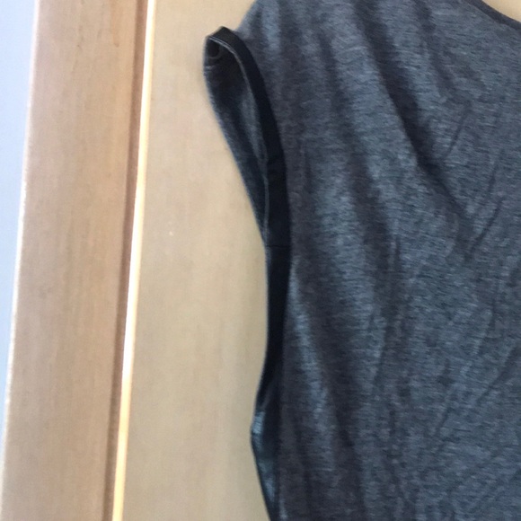 NWT grey and black top - Picture 3 of 4